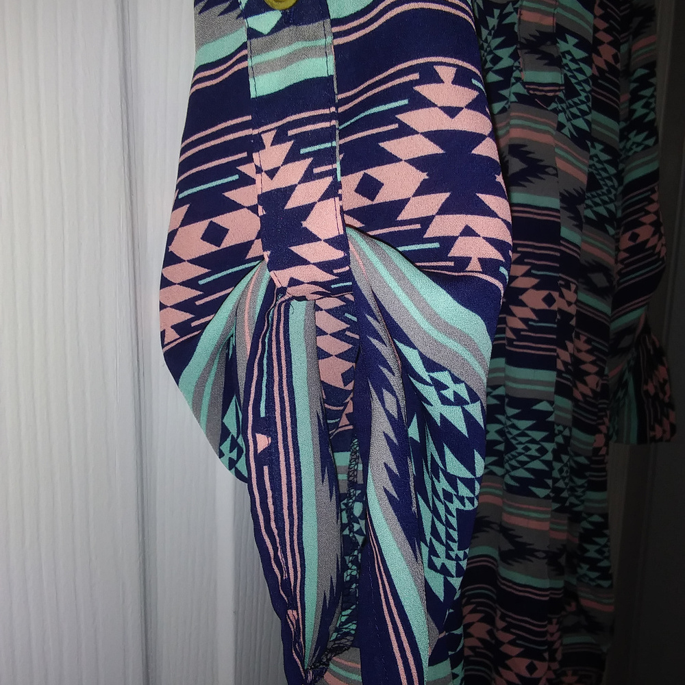 Beautiful Rue21 Top - Picture 4 of 6